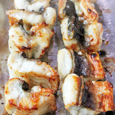 민물장어 2인(500g) + 회전반마리(400g) + 민물장어우거지탕 1개 + 들깨손칼국수 1개 + 오리탕 + 음료 1병
총 100,000만원 상당 음식 제공 (3~4인에 적당)