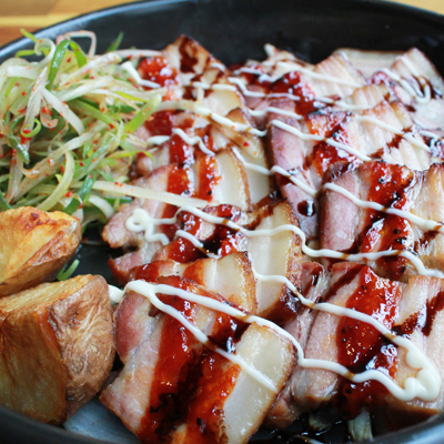 배달or포장 체험
(통삼겹바비큐보쌈大or 치킨바비큐보쌈大)택 1+ 서비스 메뉴 (샐러드파스타 + 콘샐러드 + 미역냉국 + 보쌈무김치 + 쌈무 + 콜라(500ml) +종량제봉투 10l)