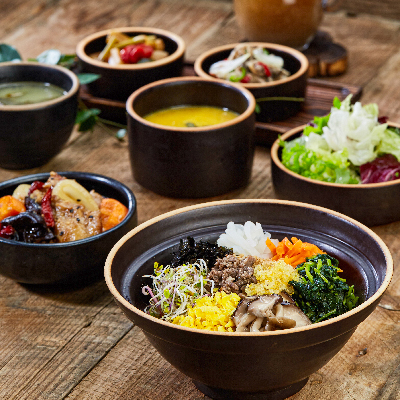 식사메뉴1 + 발효초 에이드1 + 안주 1 + (소주 or 맥주)택1 / 약 54,000원 상당