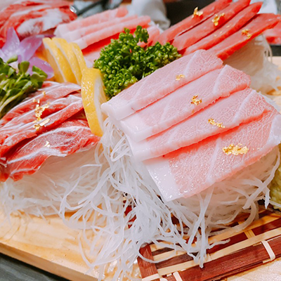 A. 참치통 머리회 3인
B. VIP 3인
C. 참다랑어 스페셜 2인