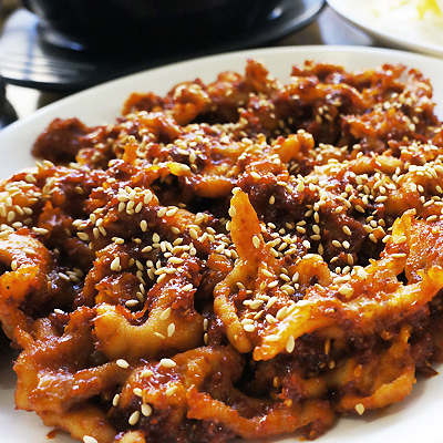 A. 곰장어 (2인) + 생삼겹 (1인) + 가브리살 (1인) + 소주&맥주 각 1명 = 40,000원
B. 곰장어 (2인) + 돼지막창 (2인) + 소주&맥주 각 1병 = 40,000원